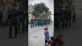 Em bé chào điều lệnh giống các chú bộ đội #respect #bodoivietnam #quandoivietnam #short #shortvideo