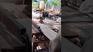 ជ្រៀកឈើជាមួយម៉ាសុីនតាប Cut wood with a tap