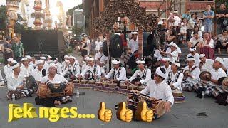 beleganjur yowana ubud kaja,menarik banyak perhatian para bule diubud...