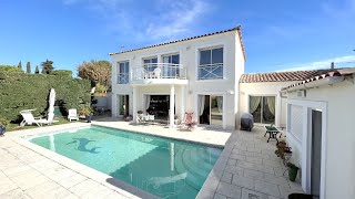 L’agence HB immobilier vous présente cette villa aux beaux volumes, sur Sanary-sur-Mer.