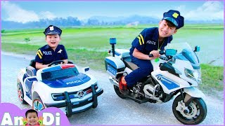 Andi and Kudo Unboxing and Assembling Police Cars  Motorcycles Toys