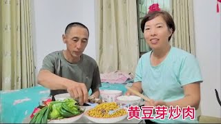 干活回来做点家常菜，俩口子聊聊这趟海南收入，虽然不多也挺满意 #记录真实生活 #夫妻日常