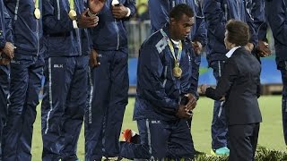Fijian rugby players Kneel respectfully and clap three times for Princess Anne