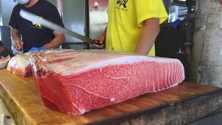 台湾屋台グルメ 900ポンドの巨大本マグロ解体ショー／豪華なお刺身！