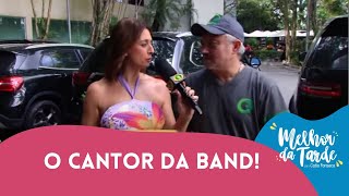 Ailton Silva surpreende colegas da Band ao cantar enquanto trabalha