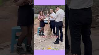 妹妹結婚後天天在家無所事事，也不去上班，妹夫上完班還要回來做家務，大舅哥看不下去了把妹妹說了一通#情感 #家庭