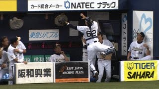 【プロ野球パ】山崎勝己がスーパーキャッチ！と思いきや… 2015/08/07 Bs-L