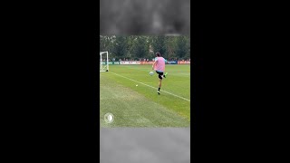 GOLAZO DEL CHAQUITO Santiago Giménez en el entrenamiento del Feyenoord | #shorts