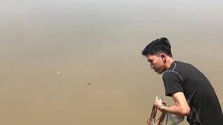 Fishing with net at river: បង់សំណាញ់បានត្រី នៅទន្លេ