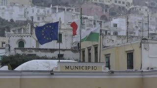 Nevica a Capri, fiocchi in Piazzetta e Anacapri tutta imbiancata