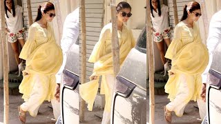 Pregnant Alia Bhatt flaunting her Cute Baby Bump at Hospital for Check Up with hubby Ranbir Kapoor
