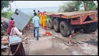 Kota rawatbhata road pe hua bhaynak hadsa  Bala ji Maharaj ka mandir me ja ghus truck 🚒🙏