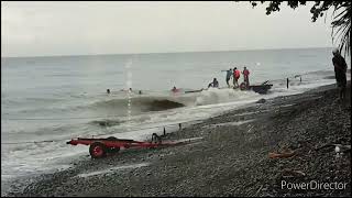 grabe buhos ng ulan at lakas ng hangin sa baybayin ng pantukan beach.