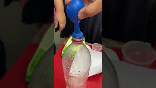 Inflating a balloon experiment. #simpleexperiments #scienceexperiment #kidsatplay