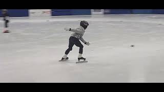 Как кататься на коньках / Шорт-трек/How to make a turn on skates /#коньки#shorttrack #speedskating