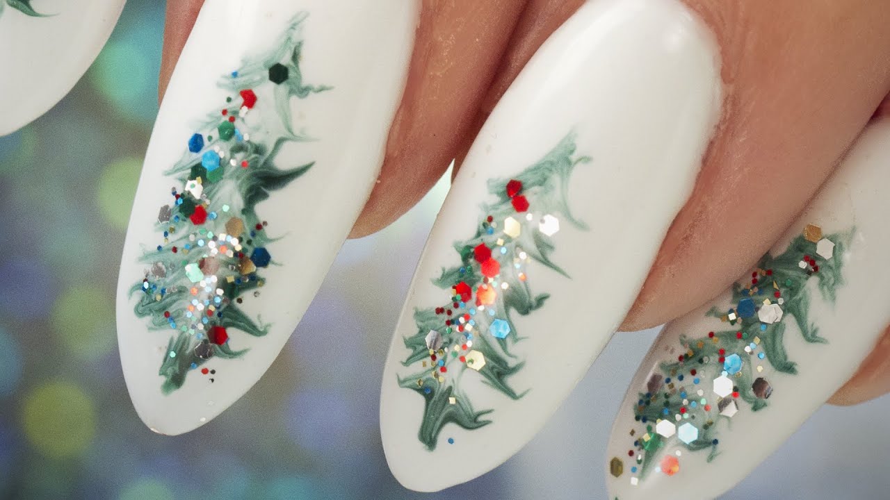 Easy Christmas Tree Nails