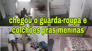 MONTAMOS O GUARDA-ROUPA E ORGANIZAMOS AS ROUPAS E AS CAMAS