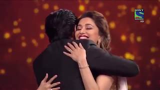 Shah Rukh Khan and Madhuri Dixit romantic scene on Stage