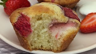 Himmlisch fluffige Erdbeermuffins mit Joghurt / Heavenly fluffy strawberry muffins with yogurt