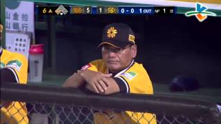 20130615 CPBL 獅V.S象 6上陳俊輝滿壘安打, 加上花花失誤, 攻下3分 5:1