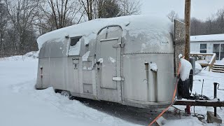 Rescuing a 1964 AIRSTREAM in a Foot of Snow!