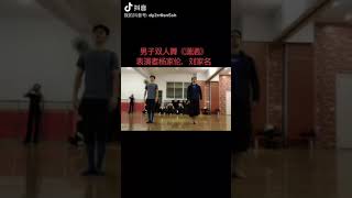 由北京舞蹈学院毕业的高材生杨家伦和武音毕业的刘家名老师表演