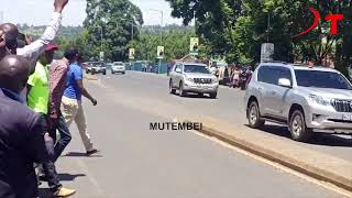 PRESIDENT RUTO FORCED HIS DRIVER TO STOP THE CAR AFTER KERICHO RESIDENTS BLOCKED HIM ON HIS WAY