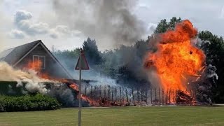 [4K] {GASFLES ONTPLOFT} P1 brandweer \u0026 politie komen met spoed aan bij een felle/heftige buitenbrand