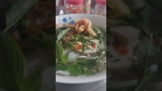 Mời quý vị dùng món bún bò huế chay nhé !