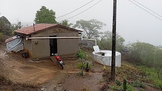 Muita chuva 🌧️ discarga 🌩️ elétrica e trovão aqui aonde eu moro em Mogeiro PB