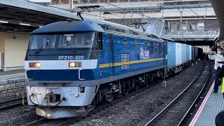 【吹田EF66の運用を新鶴見EF210が代走】JR貨物EF210形300番台329号機＋コキ24B（両）が加速しながら大宮駅を通過するシーン（4093レ・吹A31・コンテナ輸送）2022.1.16