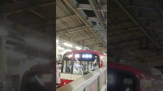 京急600形607編成　特急三崎口行き　横浜駅発車【三菱電機1C8MGTOVVVF】#ダイキ600系 #shorts #京急600形 #横浜駅 #横浜 #京急600形607編成