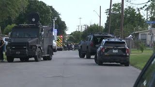 Man barricaded in home with 2 children after assault call, San Antonio police say