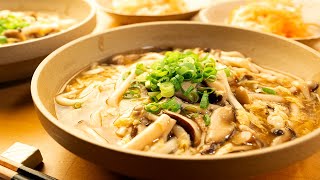 【秋にぴったり】旬の旨みが詰まったとろとろ餡であったまる『きのこうどん』