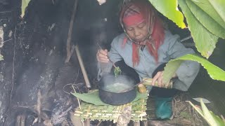 Grandma's vegetable hotpot in the poor countryside.@YouTube