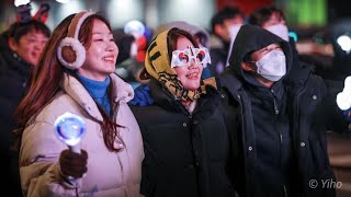 신독립군가 떼창... 태극기까지 준비해와 흔들며 힘차고 당당하게 부르는 청년들의 아름다운 모습