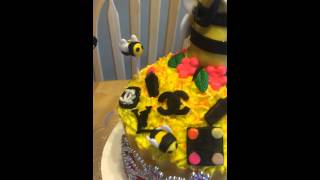 Queen bee party pack sisters cupcakes and pops