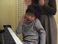 自閉症 成長記（ピアノ）_yusei 2007 age 6 〜半音階を弾く（発表会で）___autistic_piano_発達障害