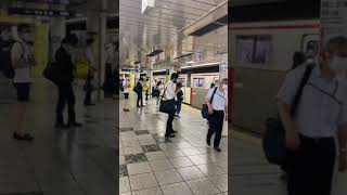 新宿駅に入線する丸の内線の列車　#shorts