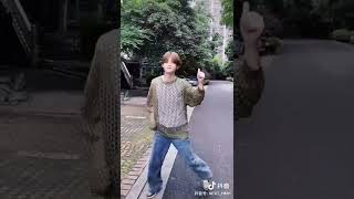 “今天没文案，那就祝我生日快乐叭”#黄明昊