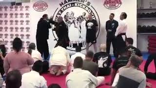 SHIHAN STEVEN SEAGAL BREVE ESTRATTO DI STAGE IN AUSTRALIA: KOTEGAESHI (TORSIONE DEL POLSO)