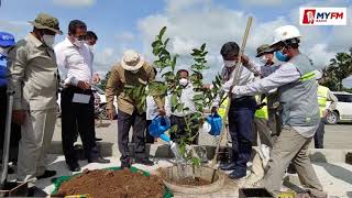 អភិបាលខេត្តកំពង់ឆ្នាំងចុះពិនិត្យការសាងសង់រង្វង់មូលរូបសំណាកឆ្នាំងនិងដាំដើមផ្កាត្របែកព្រៃលើទ្រូងផ្លូវ