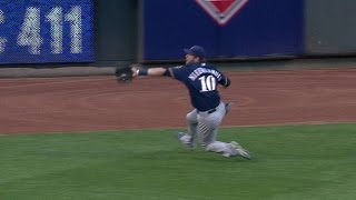 MIL@CIN: Nieuwenhuis slides to rob Barnhart of a hit