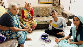 આજે તો દાદી અને મમ્મીએ કિંજલને બરોબરનું ખવડાયું🤣| જાંબુ પાળવા ગયા | કિંજલને બજારમાં પકોડી ખાવા ગયા