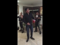 gonzalo cervantes con mariachi cantando