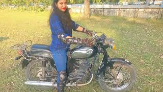 Girl Hard Revving Yamaha Rajdoot 🏍️🔥🔥🔥#yamaha #rd #rajdoot #vintage #rajdoot175 #2stroke #dehradun