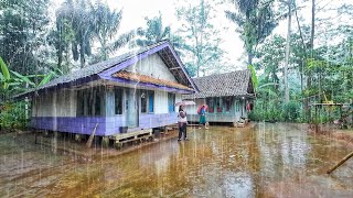 Mamah Muda Hidup Di Desa, Suasana Hujan Deras Mengguyur Kampung Yang Damai, Sejuk Indah Alam Desanya