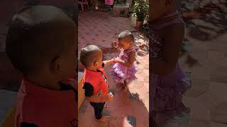 #Twins#ஏய் பொண்ணு நில்லு பூவு #love proposal#❤️😄#comedy video#shorts😁😄🤣🥰🥰👈