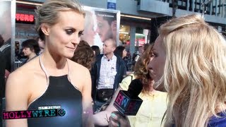 Taylor Schilling Rates Zac Efrons Kissing Skills