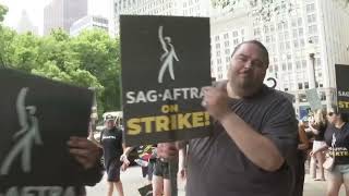 Actors and writers hold strike rally in Chicago